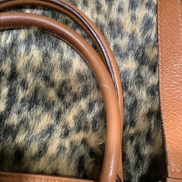 MICHAEL KORS LEATHER SHOULDER BAG - Picture 10 of 11